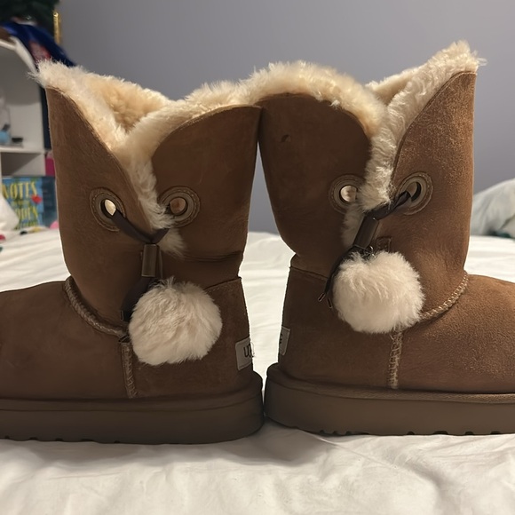 Ugg boot with Pom Pom detail - Picture 5 of 6